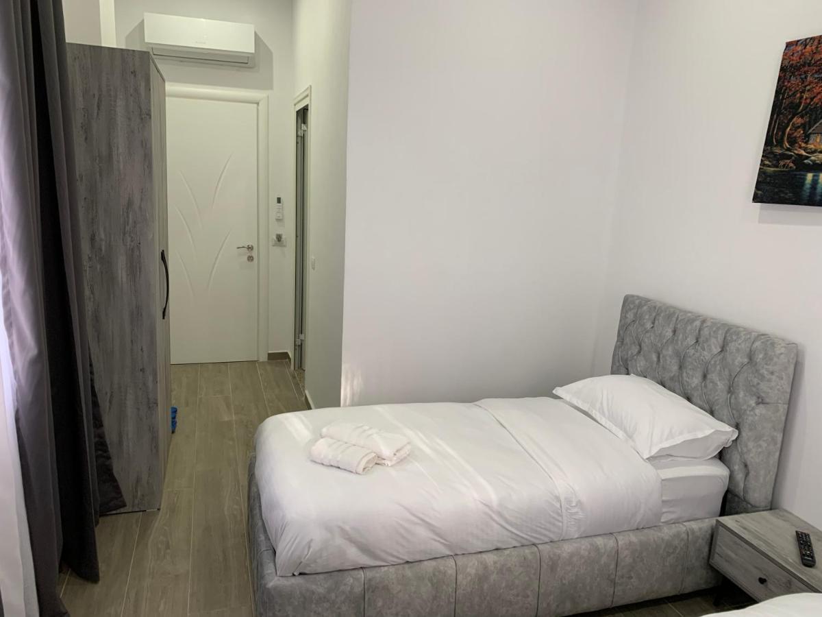 Hotel Restaurant Deso Shijak Ngoại thất bức ảnh